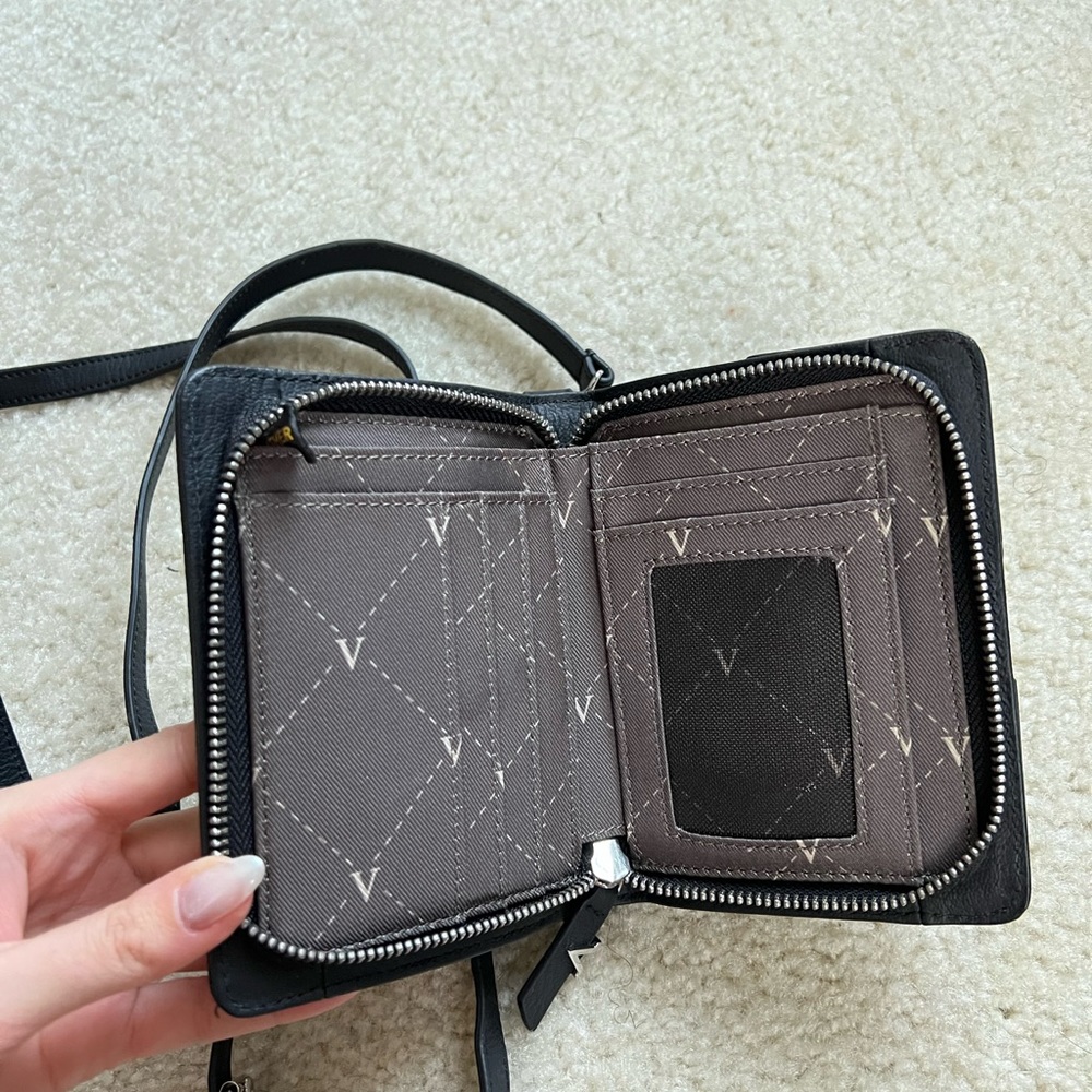 Vince Camuto wallet - Picture 3 of 7